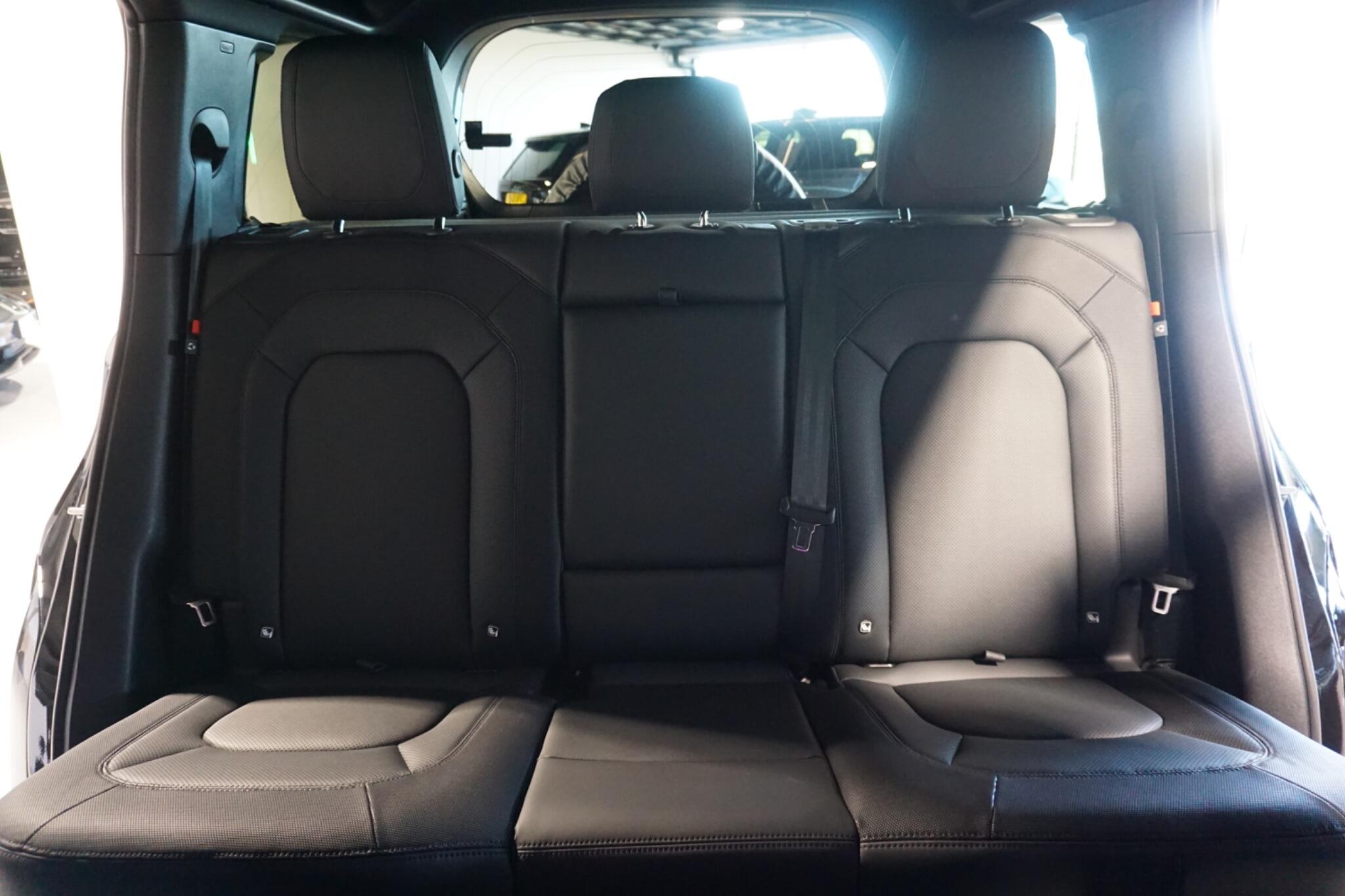 Land Rover Defender 110 2.0 P400e 15.4kWh X-Dynamic S SUV 5dr Petrol Plug-in Hybrid Auto 4WD Euro 6 (s/s) (404 ps)